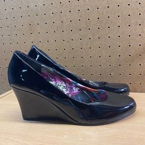 Madden Girl Ursey Black Patent Wedge Size 10 Women’s